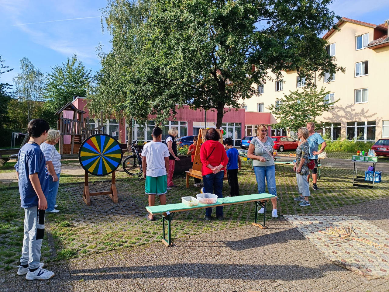 Bilder/Weltkindertag_2025_im_Flüchtlingsheim_Michendorf-1.jpg - Zum Vergrößern bzw. Öffnen auf Bild klicken