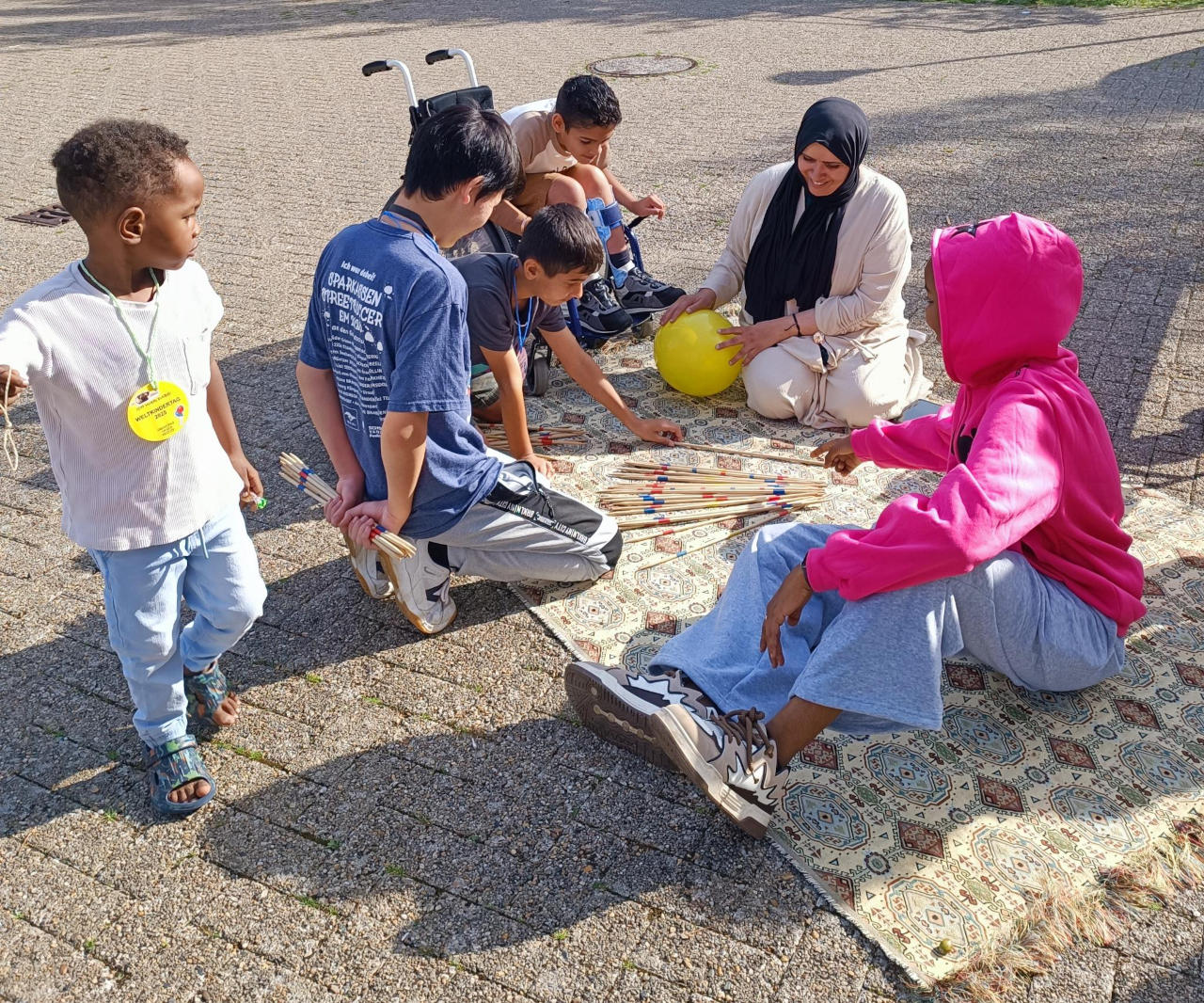 Bilder/Weltkindertag_2025_im_Flüchtlingsheim_Michendorf-2.jpg - Zum Vergrößern bzw. Öffnen auf Bild klicken